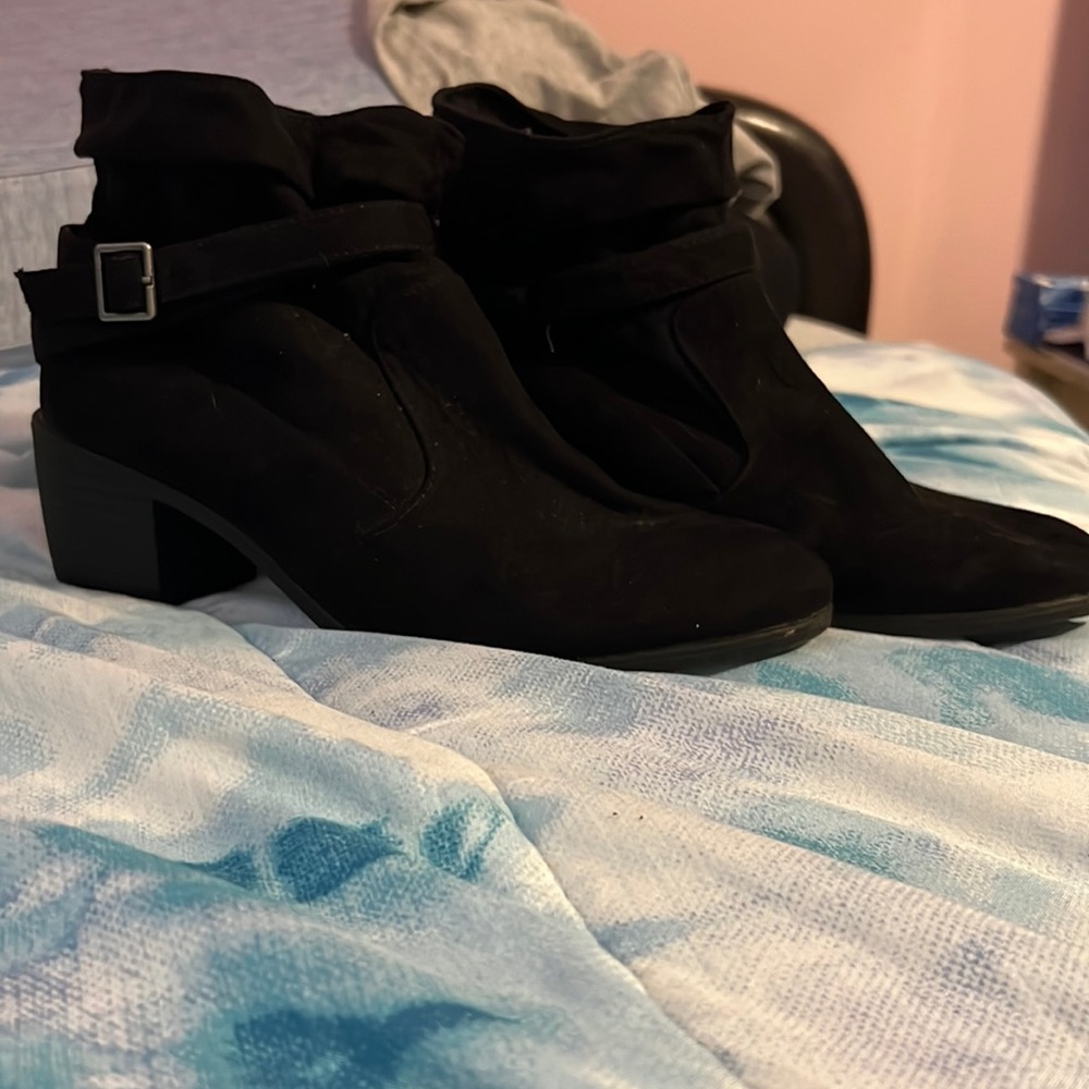 Borrows with one little buckle on them